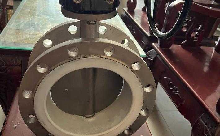 VAN BƯỚM  TAY QUAY  MẶT BÍCH INOX 